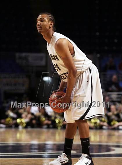 Thumbnail 3 in Sts. Neumann & Goretti vs. Montour (PIAA Class AAA Final) photogallery.