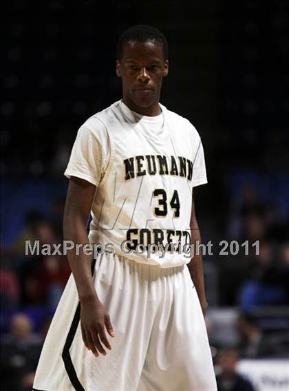 Thumbnail 2 in Sts. Neumann & Goretti vs. Montour (PIAA Class AAA Final) photogallery.