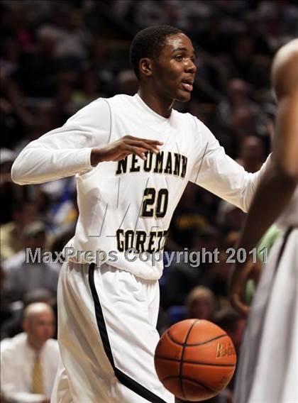 Thumbnail 3 in Sts. Neumann & Goretti vs. Montour (PIAA Class AAA Final) photogallery.