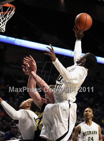 Thumbnail 2 in Sts. Neumann & Goretti vs. Montour (PIAA Class AAA Final) photogallery.