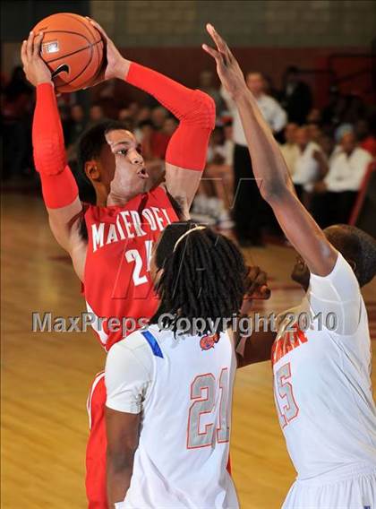 Thumbnail 2 in Bishop Gorman @ Mater Dei (Nike Extravaganza) photogallery.