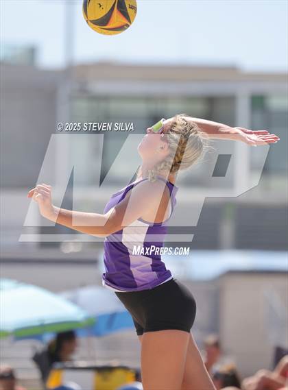 Thumbnail 2 in Carlsbad vs. San Marcos (CIF SDS Division 1 Final) photogallery.
