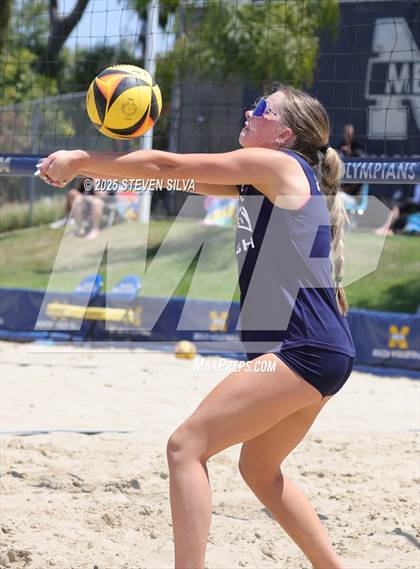 Thumbnail 2 in Carlsbad vs. San Marcos (CIF SDS Division 1 Final) photogallery.