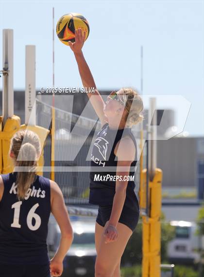 Thumbnail 2 in Carlsbad vs. San Marcos (CIF SDS Division 1 Final) photogallery.