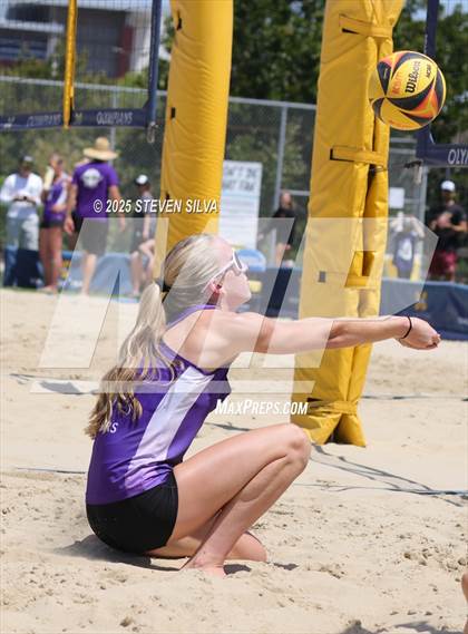 Thumbnail 2 in Carlsbad vs. San Marcos (CIF SDS Division 1 Final) photogallery.