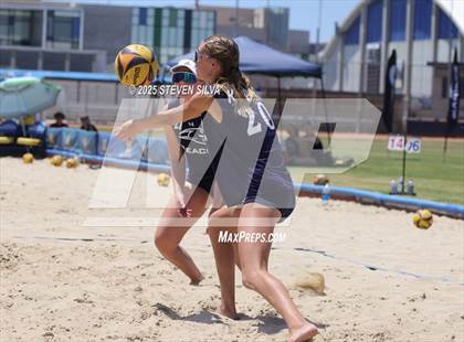 Thumbnail 2 in Carlsbad vs. San Marcos (CIF SDS Division 1 Final) photogallery.