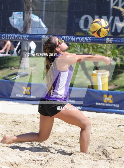 Thumbnail 2 in Carlsbad vs. San Marcos (CIF SDS Division 1 Final) photogallery.
