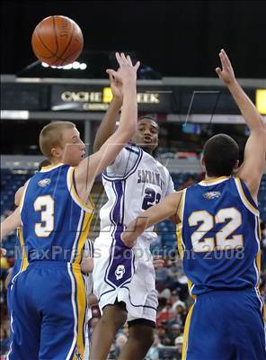 Thumbnail 1 in Santa Margarita vs. Sacramento (CIF State D3 Final) photogallery.