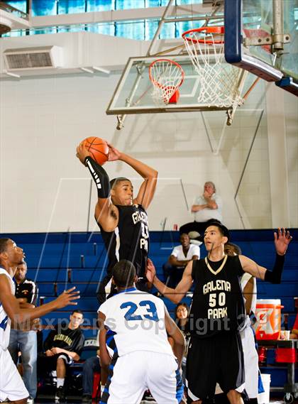 Thumbnail 3 in Galena Park vs Chavez (Houston) (McDonald's Texas Invitational) photogallery.