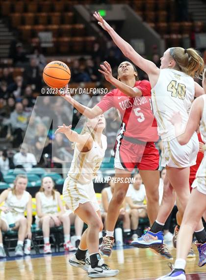 Thumbnail 2 in Monarch vs Regis Jesuit (CHSAA Girls 6A Great 8) photogallery.