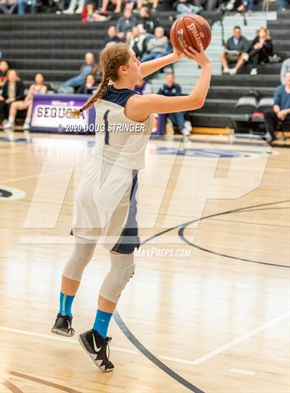 Thumbnail 3 in Aptos vs. Mills (CIF-CCS Division 3 Championship) photogallery.