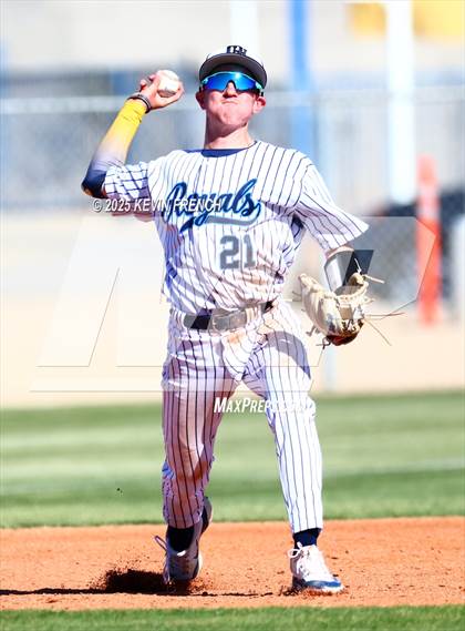 Thumbnail 1 in Quartz Hill vs. New Trier (Coach Bob Invitational) photogallery.