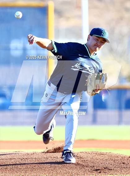 Thumbnail 2 in Quartz Hill vs. New Trier (Coach Bob Invitational) photogallery.