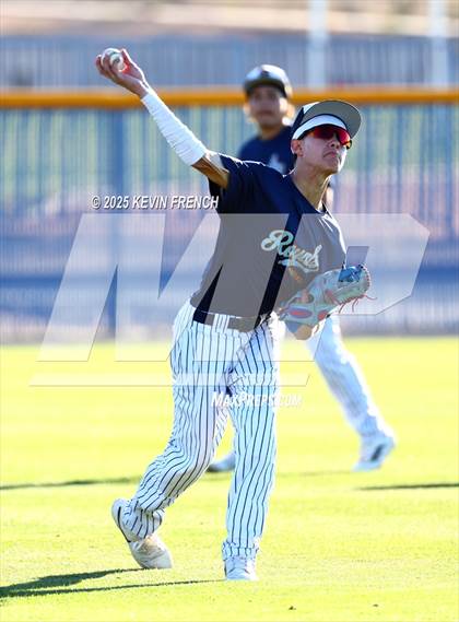 Thumbnail 3 in Quartz Hill vs. New Trier (Coach Bob Invitational) photogallery.