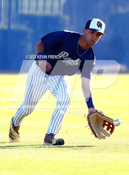 Thumbnail 2 in Quartz Hill vs. New Trier (Coach Bob Invitational) photogallery.