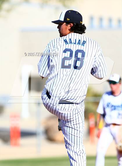 Thumbnail 2 in Quartz Hill vs. New Trier (Coach Bob Invitational) photogallery.