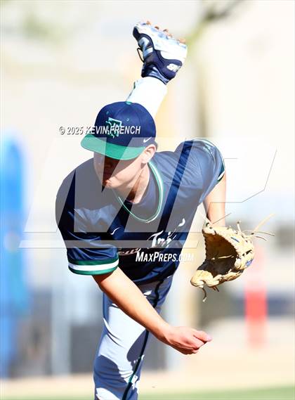 Thumbnail 1 in Quartz Hill vs. New Trier (Coach Bob Invitational) photogallery.