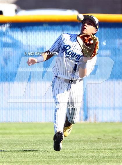 Thumbnail 3 in Quartz Hill vs. New Trier (Coach Bob Invitational) photogallery.