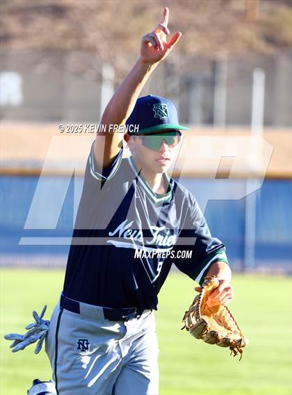 Thumbnail 3 in Quartz Hill vs. New Trier (Coach Bob Invitational) photogallery.