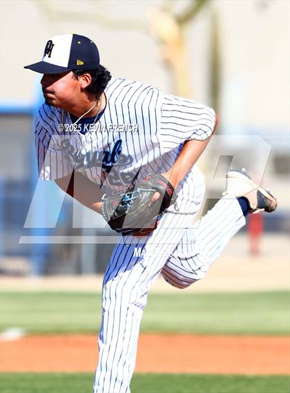 Thumbnail 2 in Quartz Hill vs. New Trier (Coach Bob Invitational) photogallery.