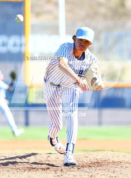 Thumbnail 2 in Quartz Hill vs. New Trier (Coach Bob Invitational) photogallery.