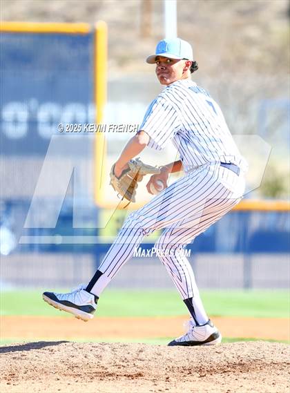Thumbnail 3 in Quartz Hill vs. New Trier (Coach Bob Invitational) photogallery.
