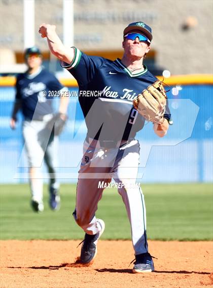 Thumbnail 3 in Quartz Hill vs. New Trier (Coach Bob Invitational) photogallery.