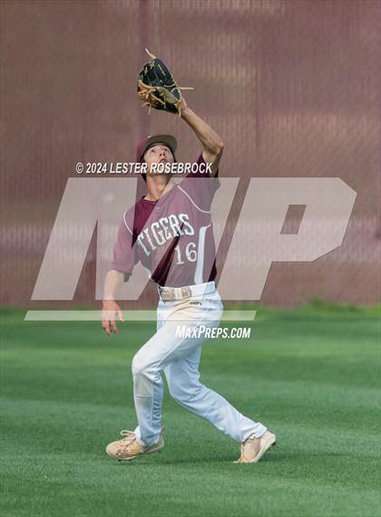Thumbnail 3 in Floresville vs Devine photogallery.