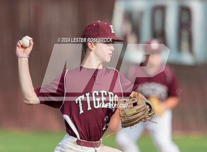Thumbnail 2 in Floresville vs Devine photogallery.