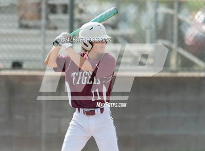 Thumbnail 3 in Floresville vs Devine photogallery.