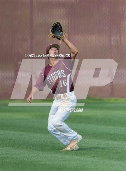 Thumbnail 2 in Floresville vs Devine photogallery.