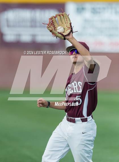 Thumbnail 3 in Floresville vs Devine photogallery.