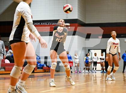 Thumbnail 2 in Glynn Academy vs Lakeside photogallery.