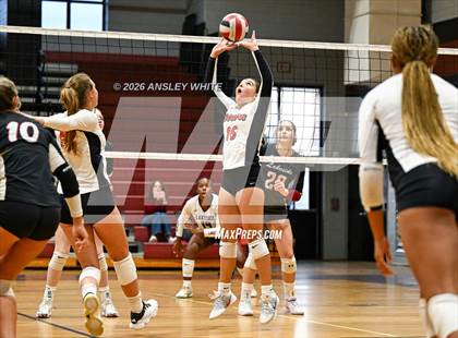 Thumbnail 3 in Glynn Academy vs Lakeside photogallery.
