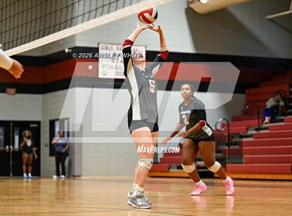 Thumbnail 1 in Glynn Academy vs Lakeside photogallery.