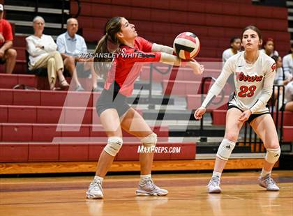 Thumbnail 2 in Glynn Academy vs Lakeside photogallery.