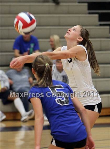 Thumbnail 1 in Oshkosh West @ Appleton North photogallery.