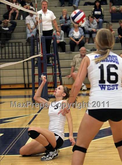 Thumbnail 1 in Oshkosh West @ Appleton North photogallery.