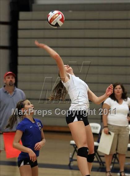 Thumbnail 3 in Oshkosh West @ Appleton North photogallery.