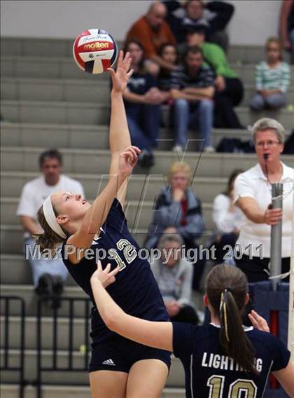 Thumbnail 1 in Oshkosh West @ Appleton North photogallery.