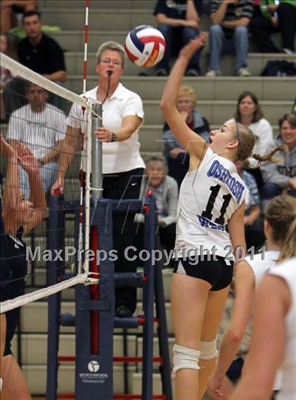 Thumbnail 2 in Oshkosh West @ Appleton North photogallery.