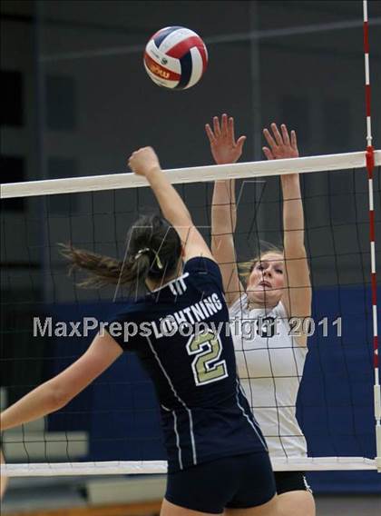 Thumbnail 3 in Oshkosh West @ Appleton North photogallery.