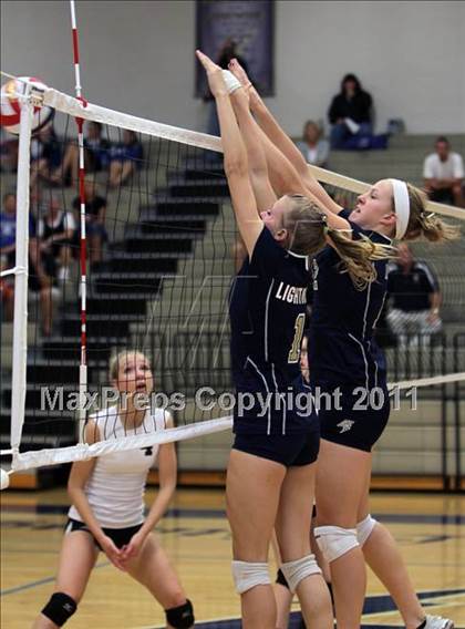Thumbnail 1 in Oshkosh West @ Appleton North photogallery.