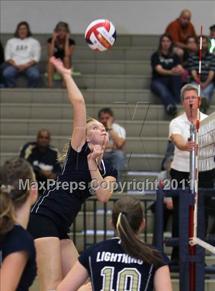 Thumbnail 3 in Oshkosh West @ Appleton North photogallery.