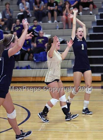 Thumbnail 2 in Oshkosh West @ Appleton North photogallery.