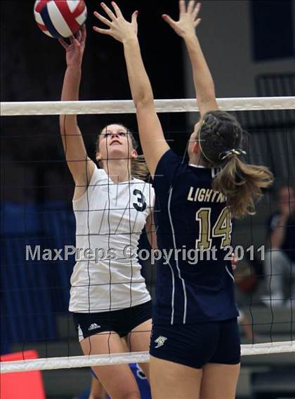 Thumbnail 2 in Oshkosh West @ Appleton North photogallery.