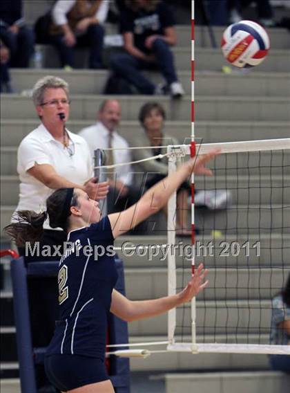 Thumbnail 1 in Oshkosh West @ Appleton North photogallery.