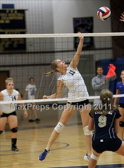 Thumbnail 1 in Oshkosh West @ Appleton North photogallery.