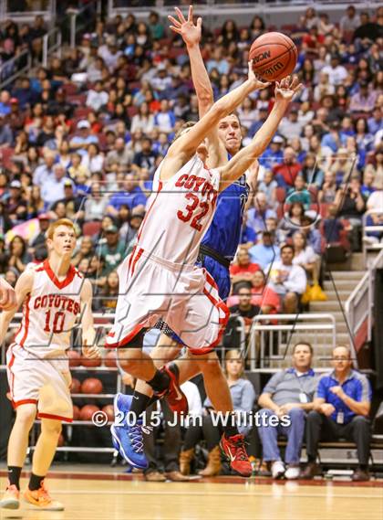 Thumbnail 1 in Snowflake vs. Combs (AIA Division 3 Final) photogallery.