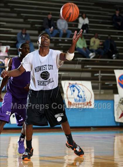 Thumbnail 1 in Dallas Lincoln vs Midwest City (Texas-Oklahoma Shootout) photogallery.